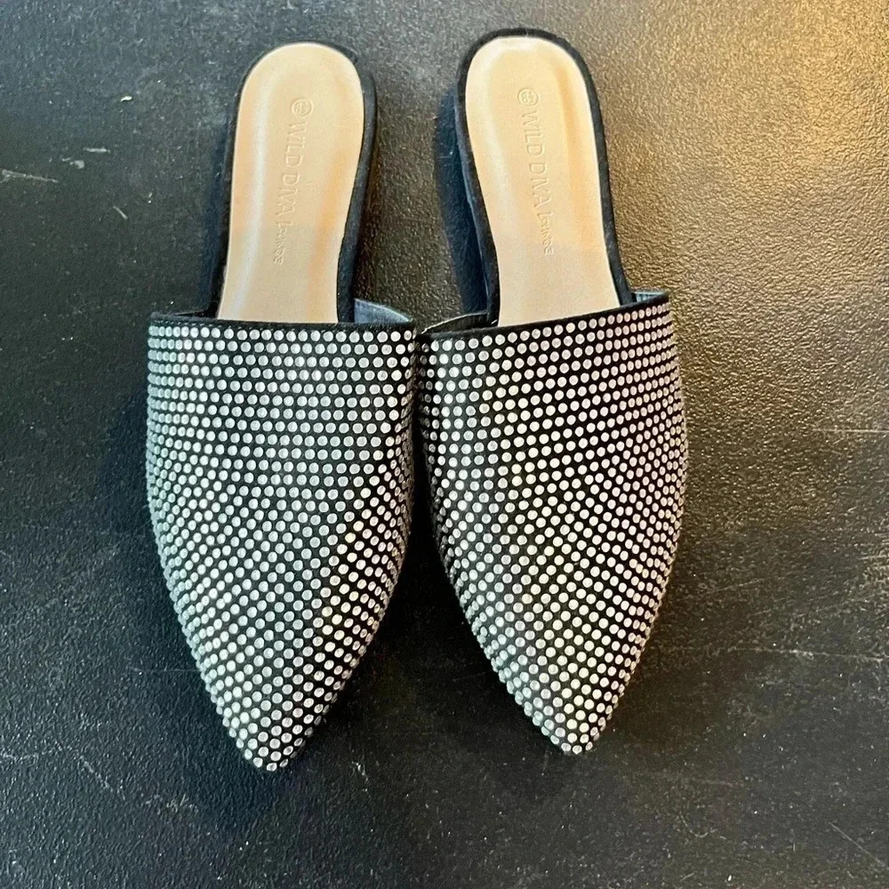 💗Wild Diva Lounge Flats - Size 8.5